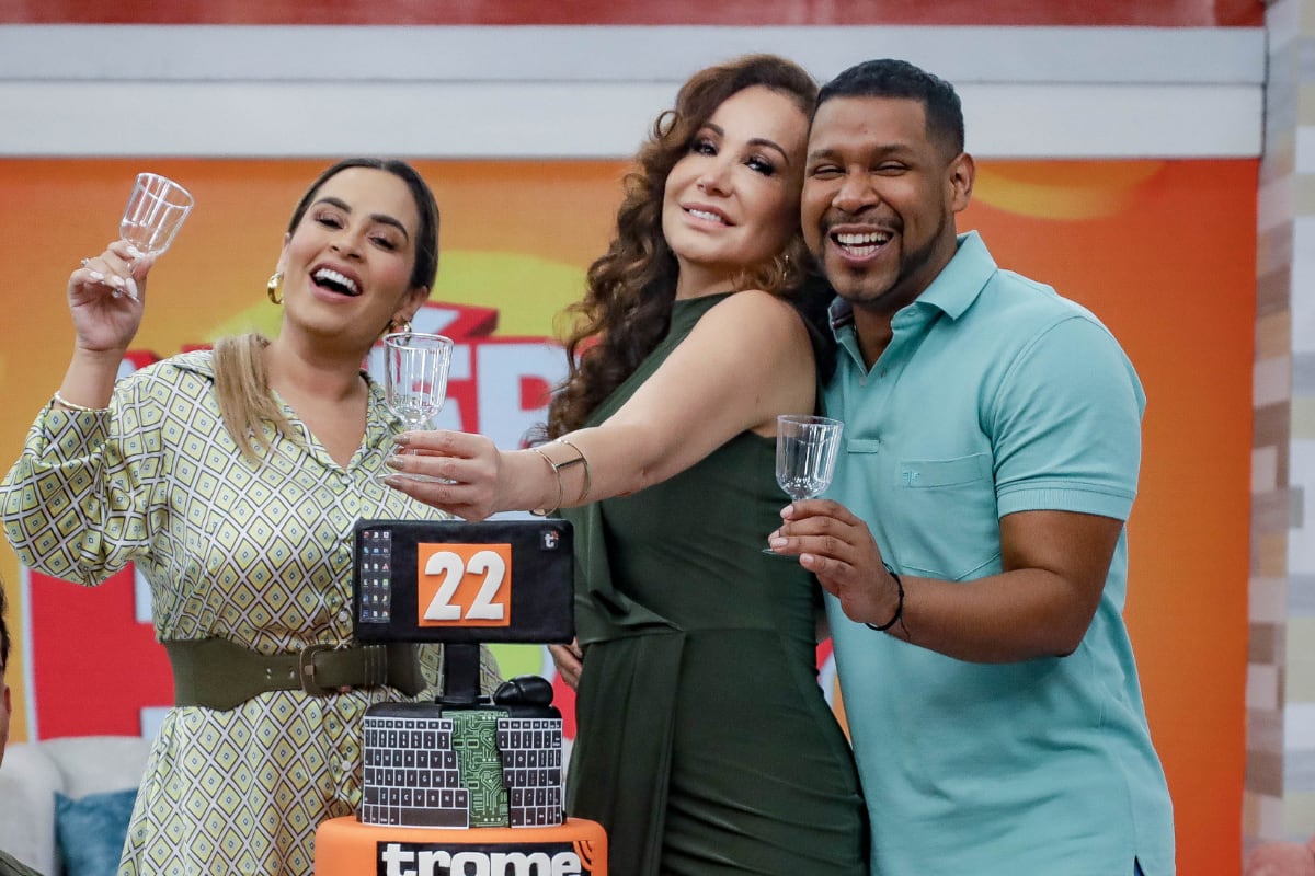 Ethel Pozo, Janet Barboza y Edson Dávila