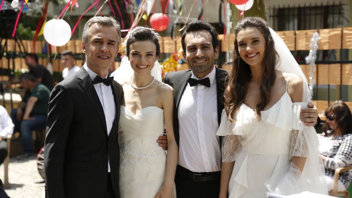 Ugur, Sevig, Demir y Candan, en el día de su boda. (Foto: Med Yapım)
