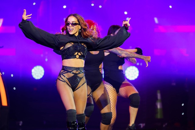 Anitta conquistó Viña del Mar 2024 con sensual show.