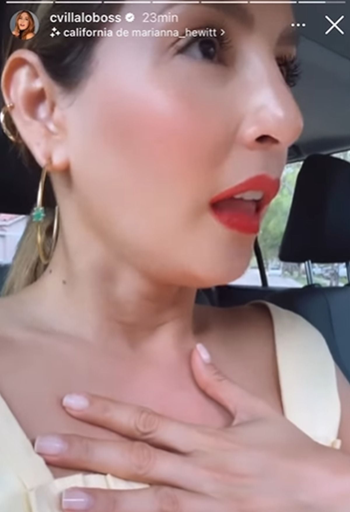 Ella no puedo evitar llevarse la mano al pecho por lo sucedido (Foto: Carmen Villalobos / Instagram)