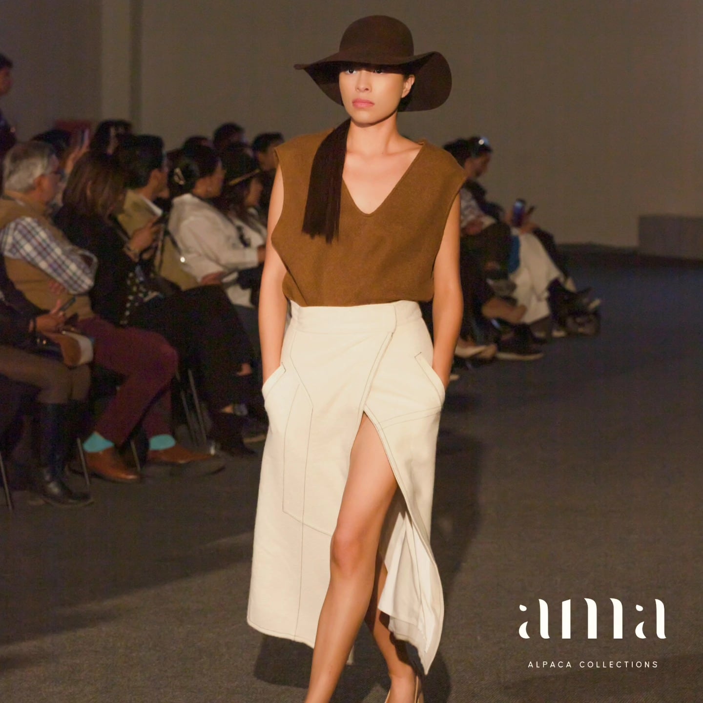 Su falda asimétrica es una de la que más cautiva.