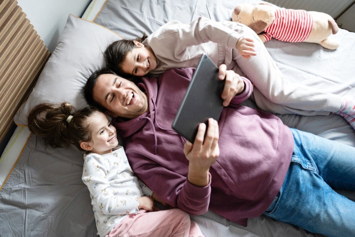 Cuidado con lo que tus hijos ven en Internet. Foto: Istock.