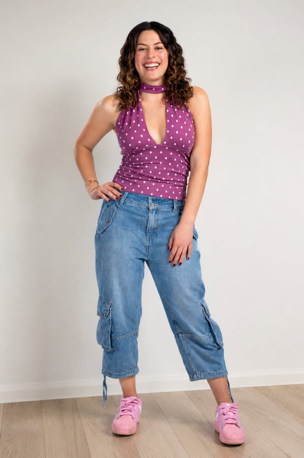 Ahora es parte del programa 'Me caigo de Risa' que se transmite de lunes a sábado, a las 9:00 pm. por Latina Televisión. Foto: Composición IA / Latina.
