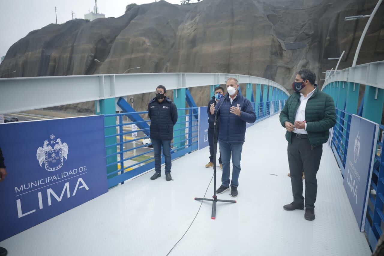 Estructura ubicada cerca de la playa Las Cascadas, cuenta con dos ascensores panorámicos para uso preferente de personas con discapacidad, ciudadanos de la tercera edad y gestantes. (Foto: Britanie Arroyo/@photo.gec)