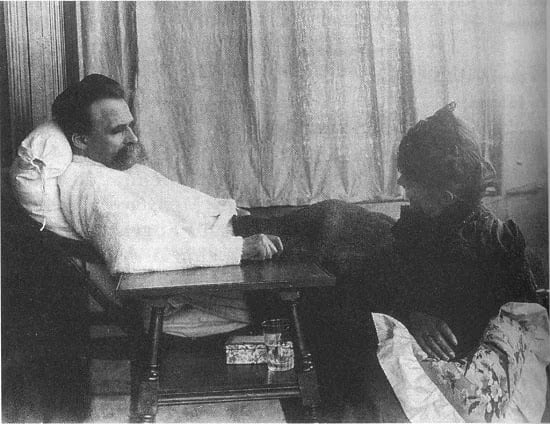 Nietzsche recluido en un sanatorio psiquiátrico de Lena.