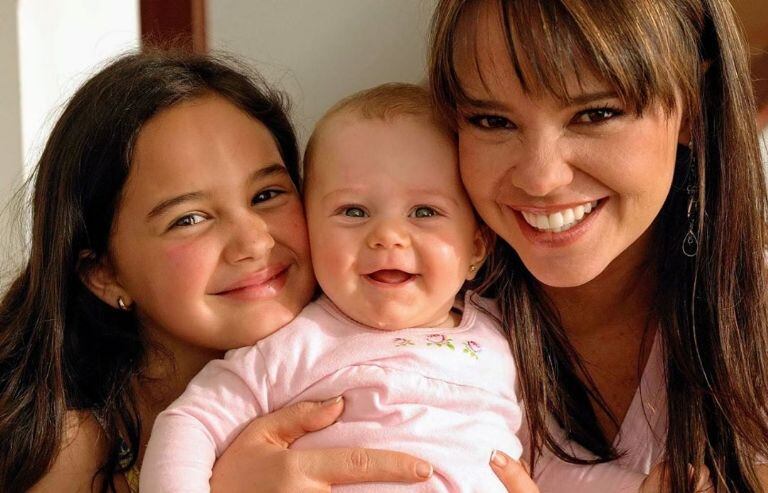 Para Natasha Klauss, dejar a su hija por meses fue una de las pruebas más difíciles que tuvo que pasa. (Foto: Ella online)