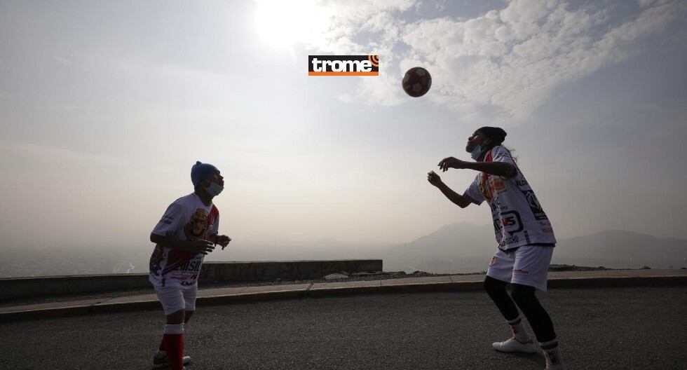 Hermanos Patadita logran muevo récord sin dejar caer el balón. (Trome / Britanie Arroyo)