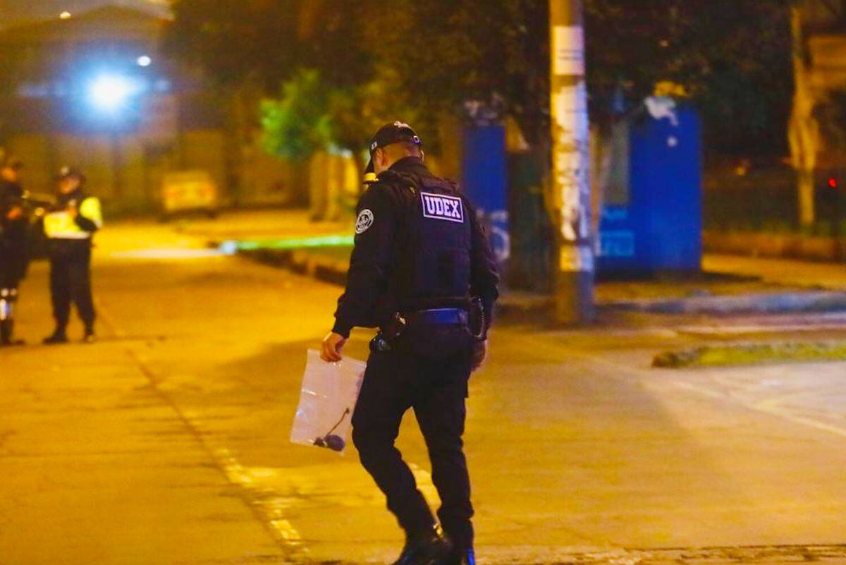 Extorsionadores dejan granada en la fachada de un hostal en el distrito de Independencia. Fotos:@photo.gec