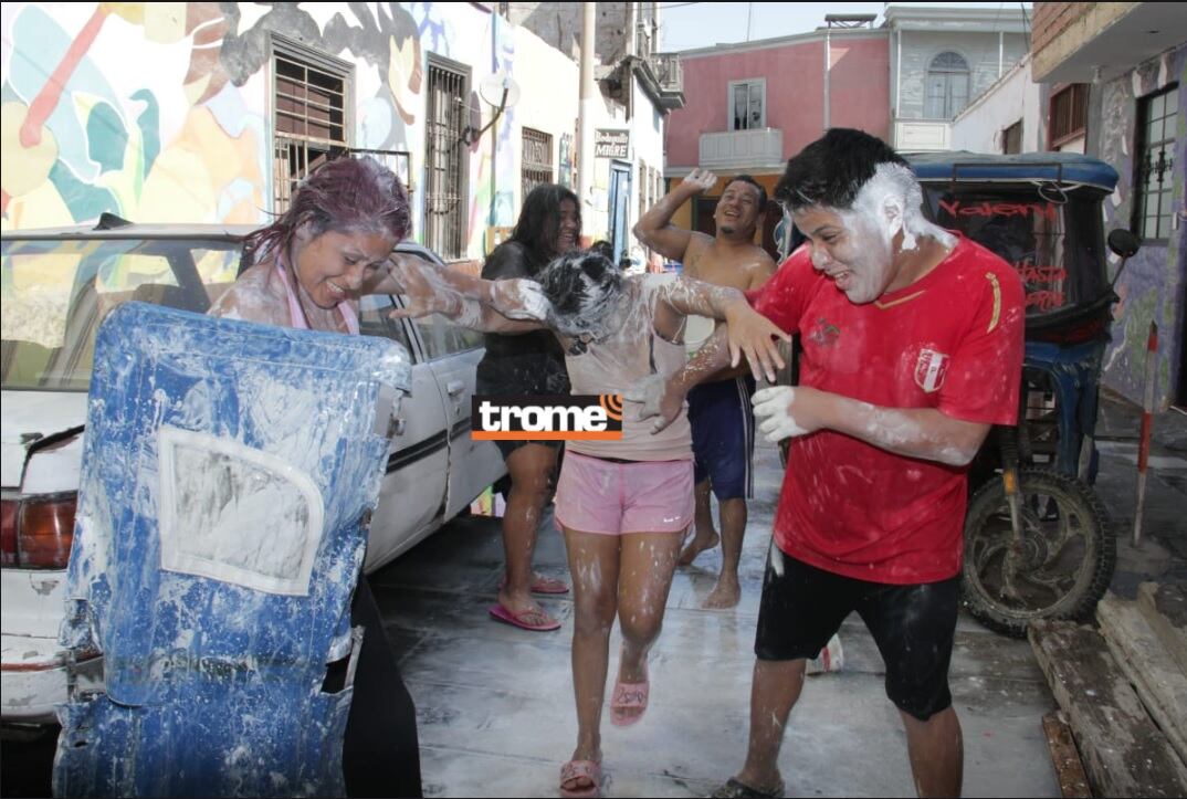 Se divirtieron en las calles. (Foto: Alan Ramírez / Trome)