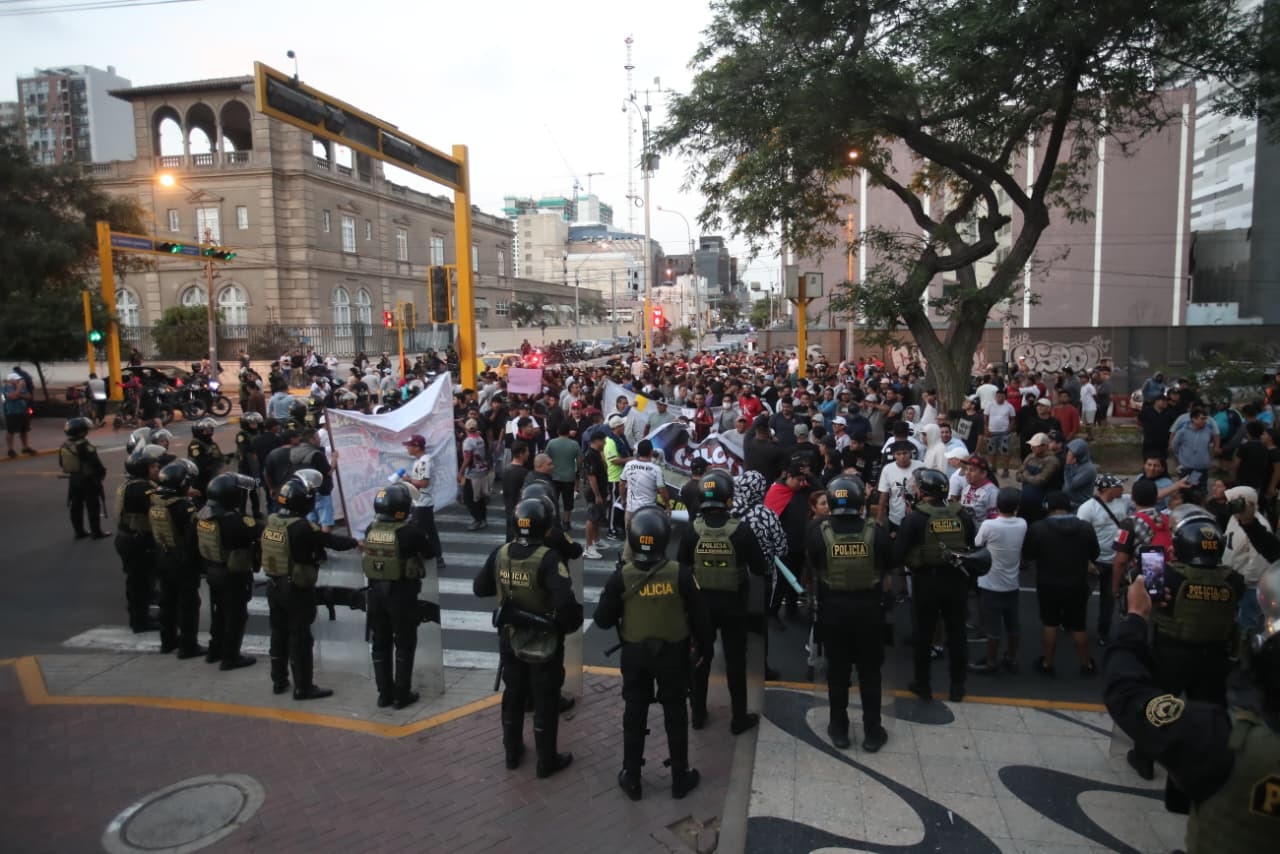 Marcha de transportistas informales bloqueó las primeras cuadras de la avenida Arequipa, en el Cercado de Lima. Foto: Jesús Saucedo @photo.gec