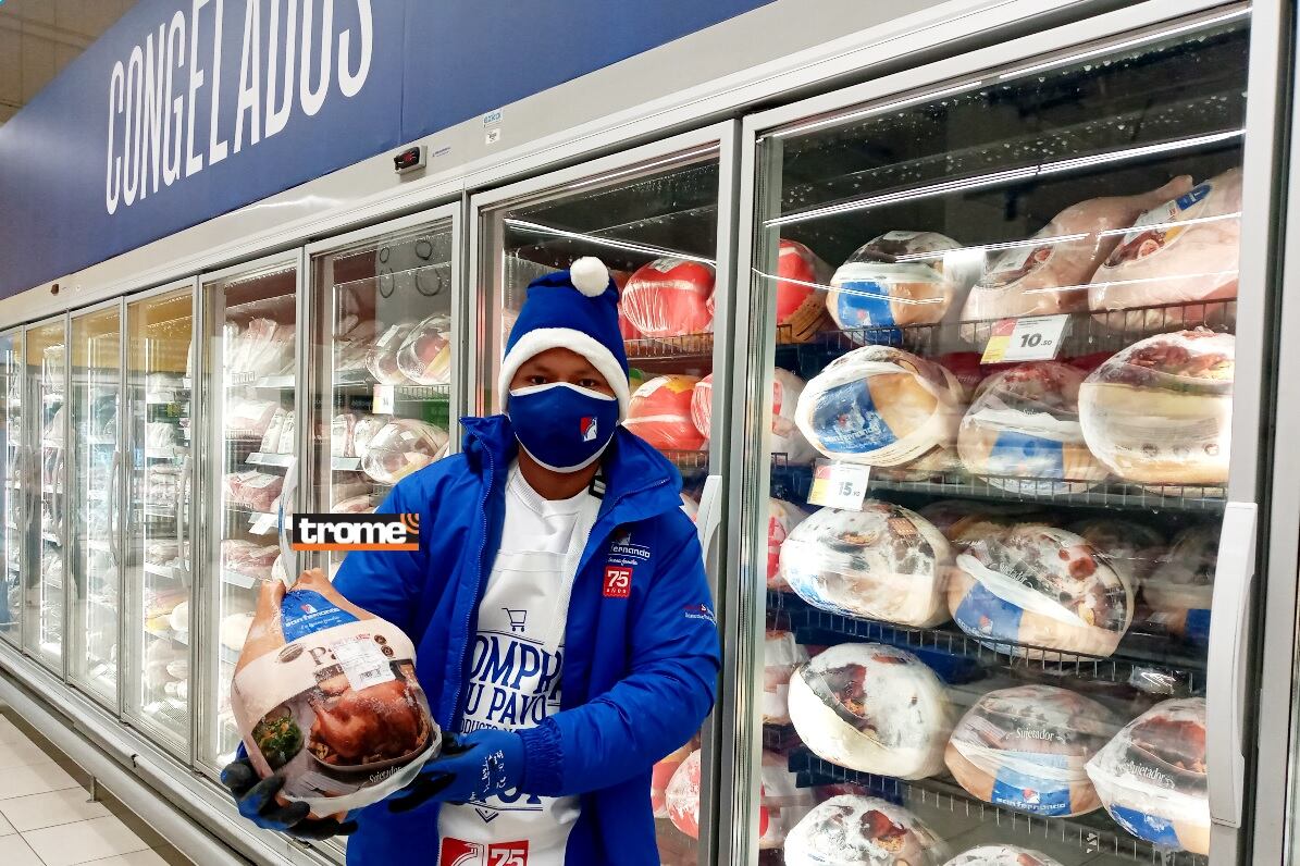 Los supermercados como Plaza Vea también presentan ofertas por Navidad y crece la demanda de pavos enteros congelados y en cortes. (Foto: Isabel Medina / Trome).