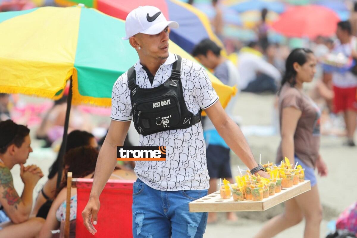 Muchas familias compartieron día playero en caluroso día, aunque por momentos se nublaba. (Isabel Medina / Foto: Jesús Saucedo / Trome).