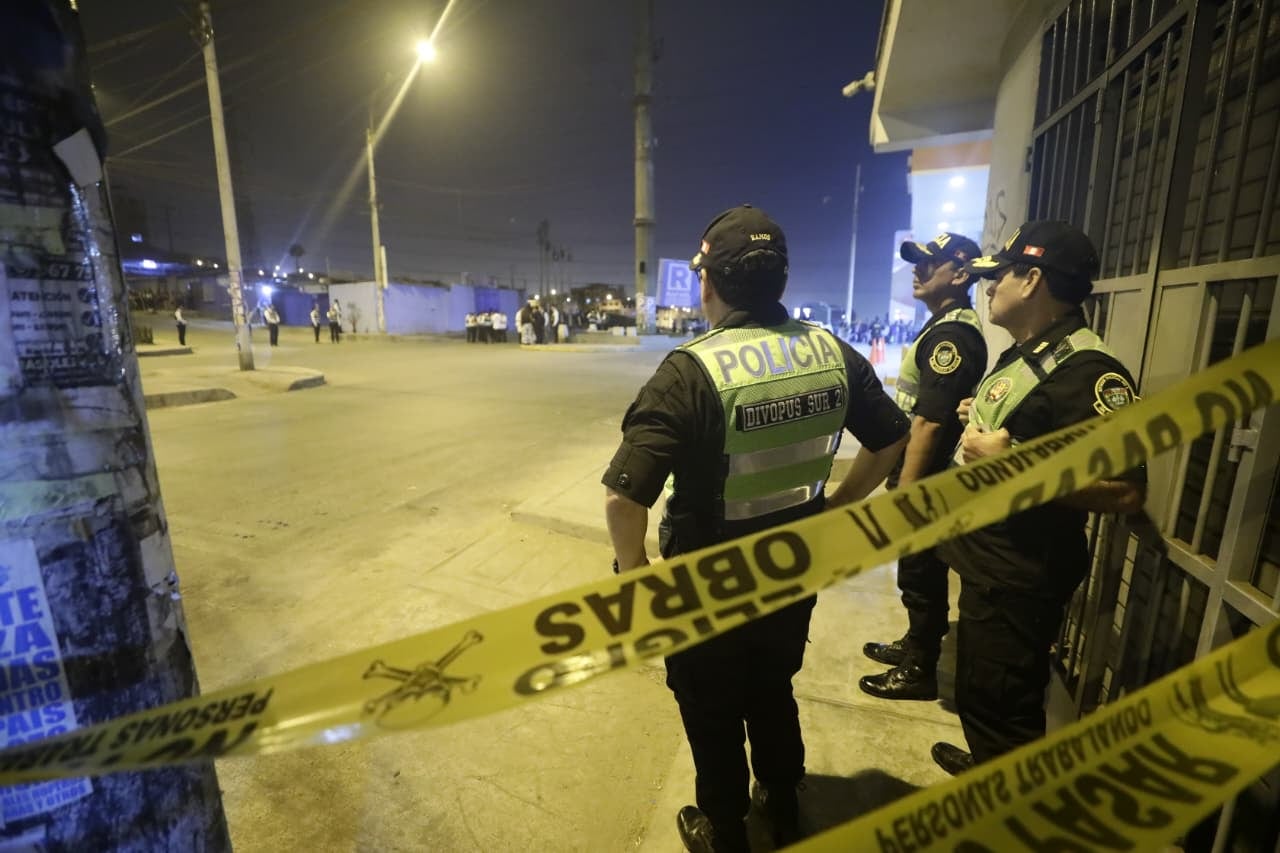 El triple asesinato ocurrió el pasado 17 de marzo y terminó con la vida del chofer, Jorge Félix Vargas (23), y de dos pasajeras, Olinda Quispe (49) y otra mujer, debido a una presunta extorsión por cupos. (Foto: Lenin Tadeo / @photo.gec)