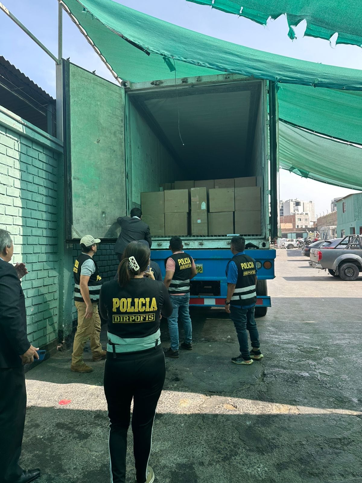 Vehículo incautado fue llevado a la sede de la Policía Fiscal.