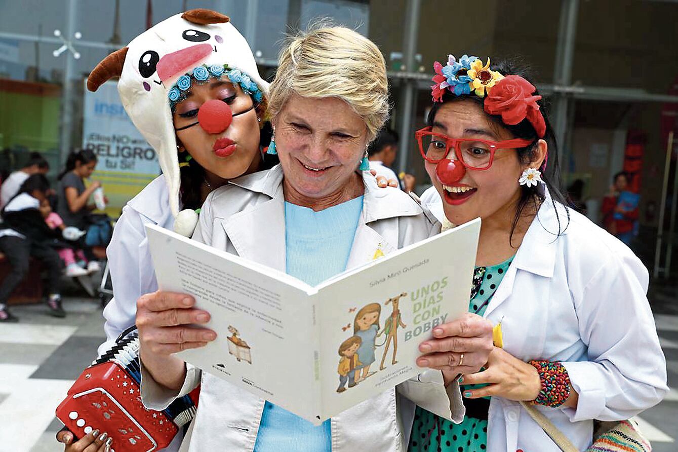Silvia Miró Quesada de Lira presentó su nuevo libro infantil en el Hospital del Niño de San Borja.
