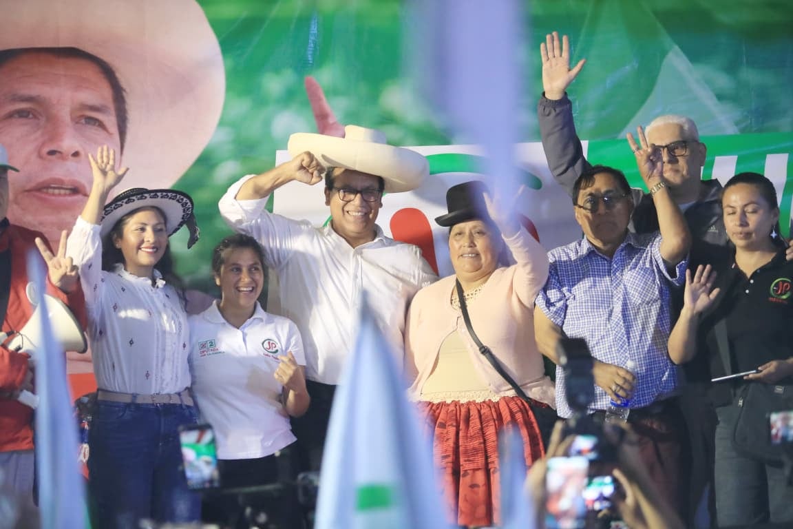 El candidato a la presidencia Roberto Sánchez realizó un mitin político en la zona de Huaycán, donde se congregaron simpatizantes y vecinos del sector. La actividad se desarrolló como parte de su campaña electoral. Foto: Cesar Bueno @photo.gec
