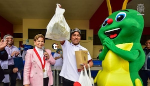 San Marcos entregó almuerzo especial por Fiestas Patrias: ‘Gusano Legendario’ acampó cuatro días para ser el primero
