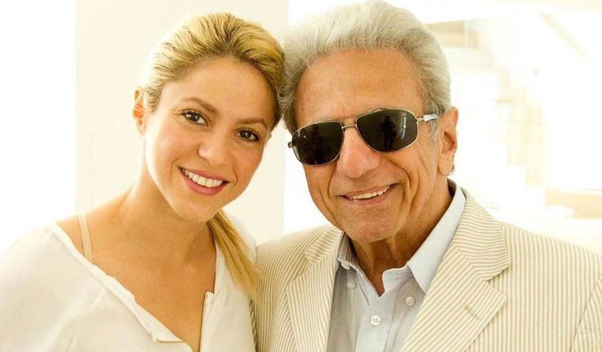 Shakira sonriendo junto a su padre William Mebarak (Foto: Shakira / Instagram)