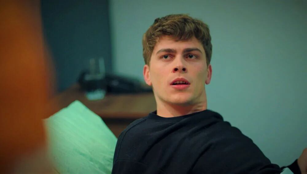 Emir amenaza a Oğulcan en la telenovela turca "Hermanos" (Foto: NG Medya)