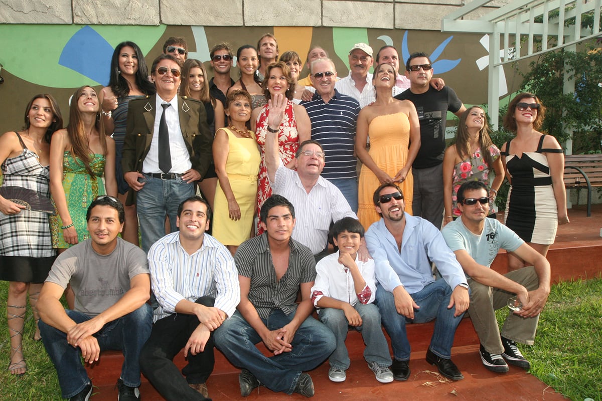 Este año, desde el regreso de 'Al fondo hay sitio' en su novena temporada, se extrañó su presencia. Sin embargo, el productor de televisión aclaró sobre el regreso de esta producción a América Televisión. Al ser consultado sobre la razón por la que no continuó al mando de la serie, señaló que tiene nuevos proyectos que son prioridad para él. ¡Feliz cumpleaños Betito!
<div>
<a href="https://www.tiendaelcomercio.com/" target="_blank">
<img src=https://cloudfront-us-east-1.images.arcpublishing.com/elcomercio/XVX2QLAMXNGRFOZYJHTK2CI3HA.jpg width="100%">
</a>
</div>