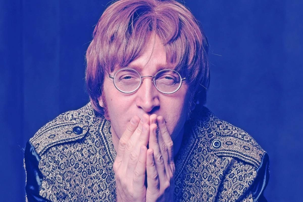 Javier Parisi, considerado el mejor imitador de John Lennon, se presentará en Lima en un show especial en abril para homenajear al ex Beatle. Foto: Difusión.