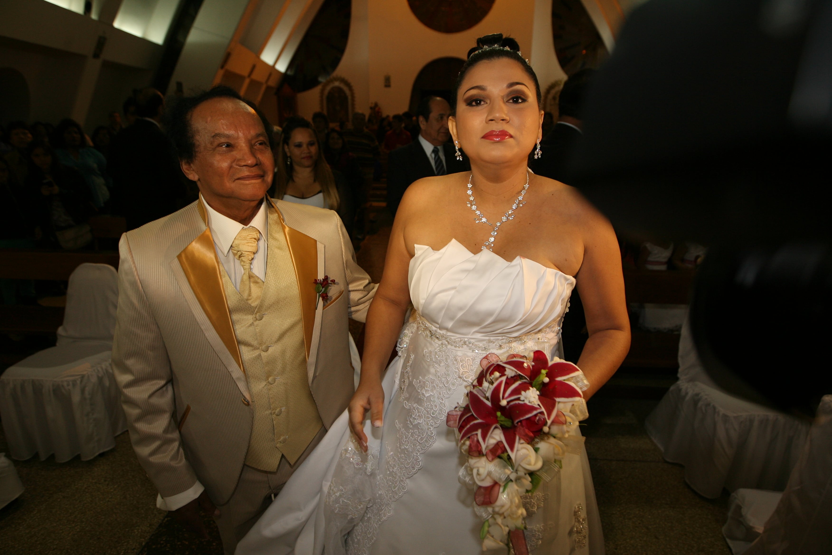 Monserrat Seminario y Melcochita en su boda