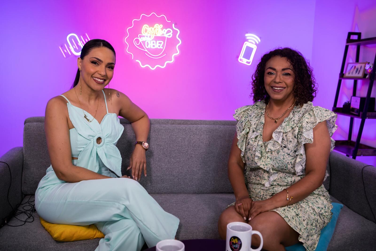 Vernis Hernández en Café con la Chevez