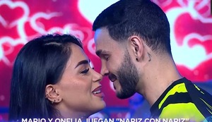 Mario Irivarren y Onelia Molina en coqueteos: Jugaron nariz con nariz en Esto es Guerra