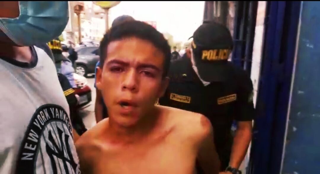 Sujeto fue atrapado a los pocos segundos de perpetrar su fechoría. | Foto: Municipalidad de Comas