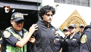 ¡Adrián Villar va camino al penal! Es trasladado a la sede de la Corte Superior de Justicia antes de ser recluido