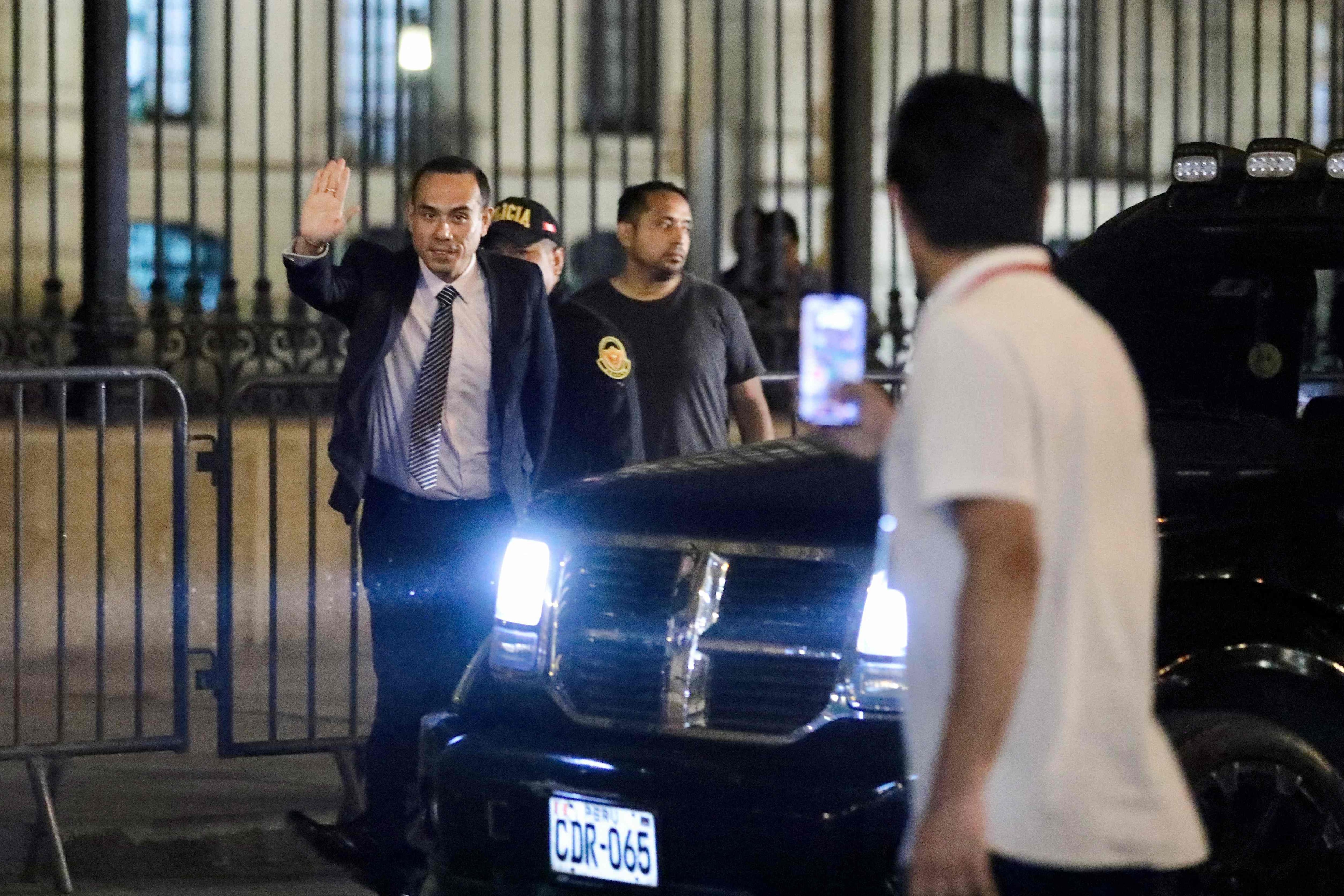 José Jerí sale de Palacio de Gobierno tras ser censurado. Foto: Connie FRANCE / AFP