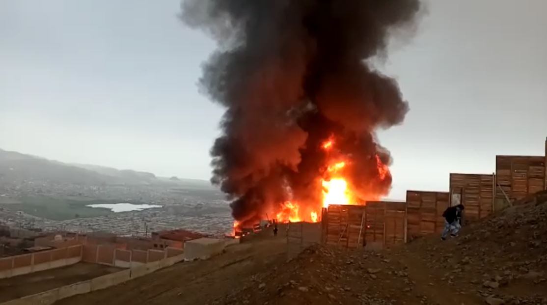 Inmensas lenguas de fuego se veían a varios kilómetros.