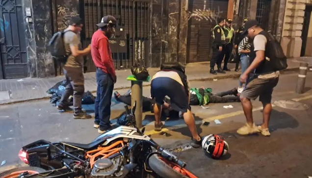 La policía logró capturar a dos asaltantes con antecedentes tras el asalto al cambista.