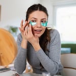¿Tus ojeras se ven más oscuras? Estos errores podrían ser la causa