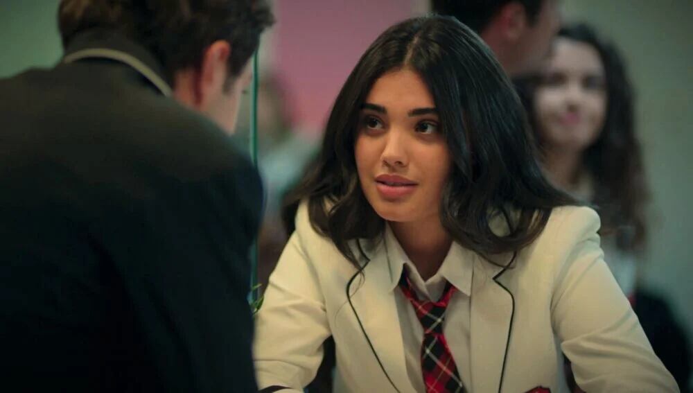 Süsen ayuda a Ömer en la telenovela turca "Hermanos" (Foto: NG Medya)