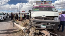 ¡Tragedia en Juliaca! Combi se despista, choca con poste y 5 pasajeros resultan heridos