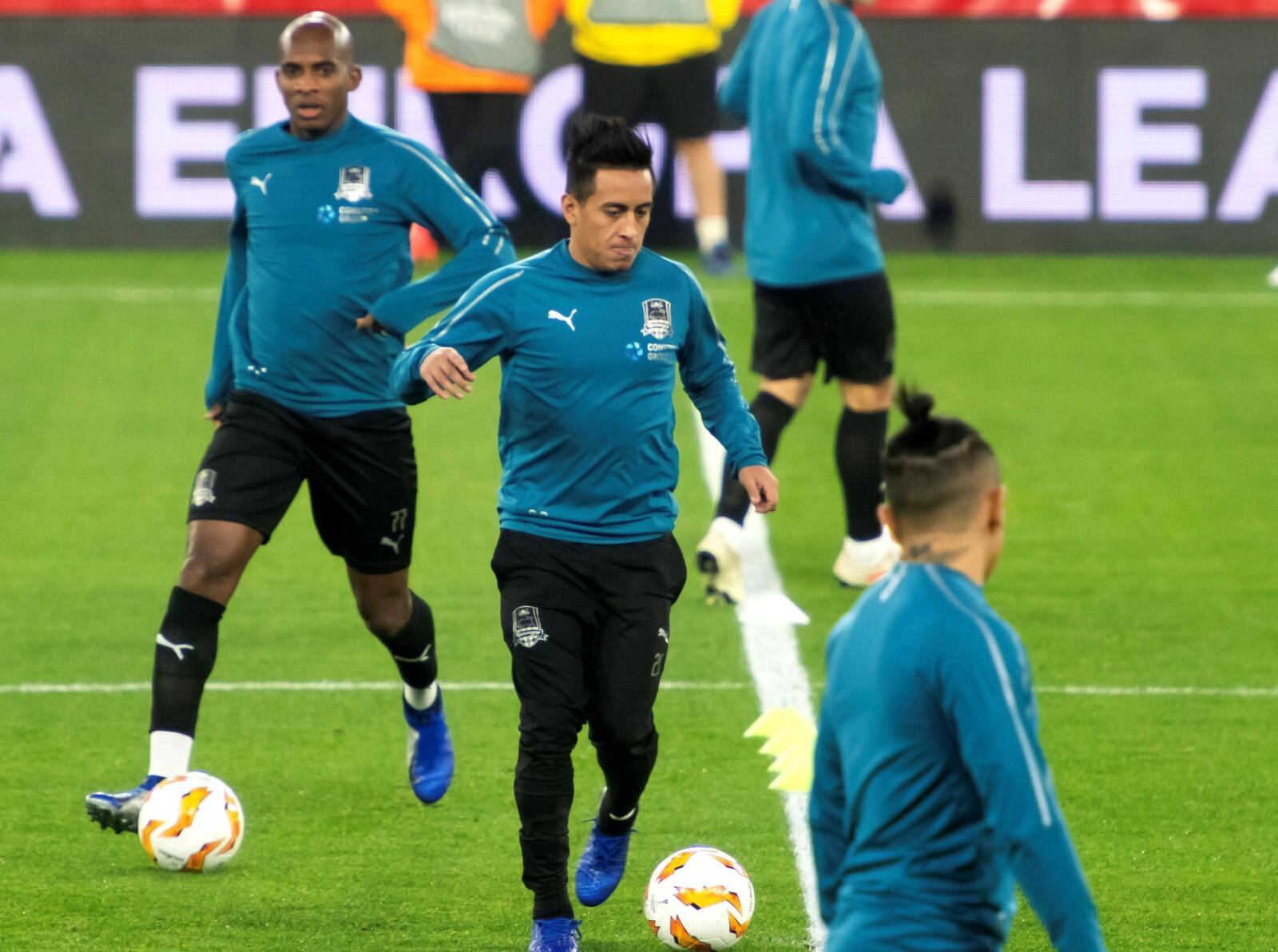 Cueva junto a su compañeros del Krasnodar (Foto: GEC)