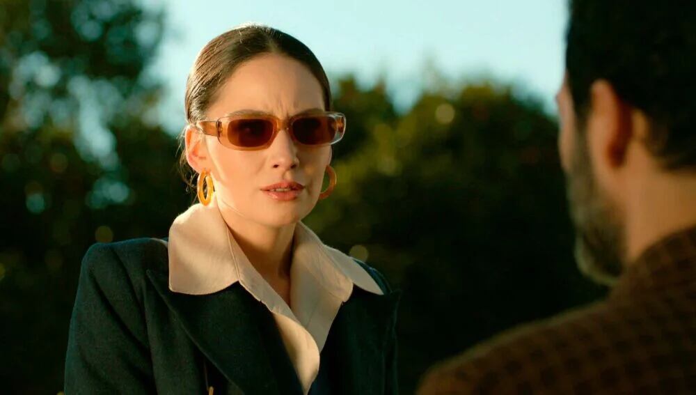 Betül planea envenenar a Çolak en la telenovela turca "Tierra amarga" (Foto: Tims & B Productions)