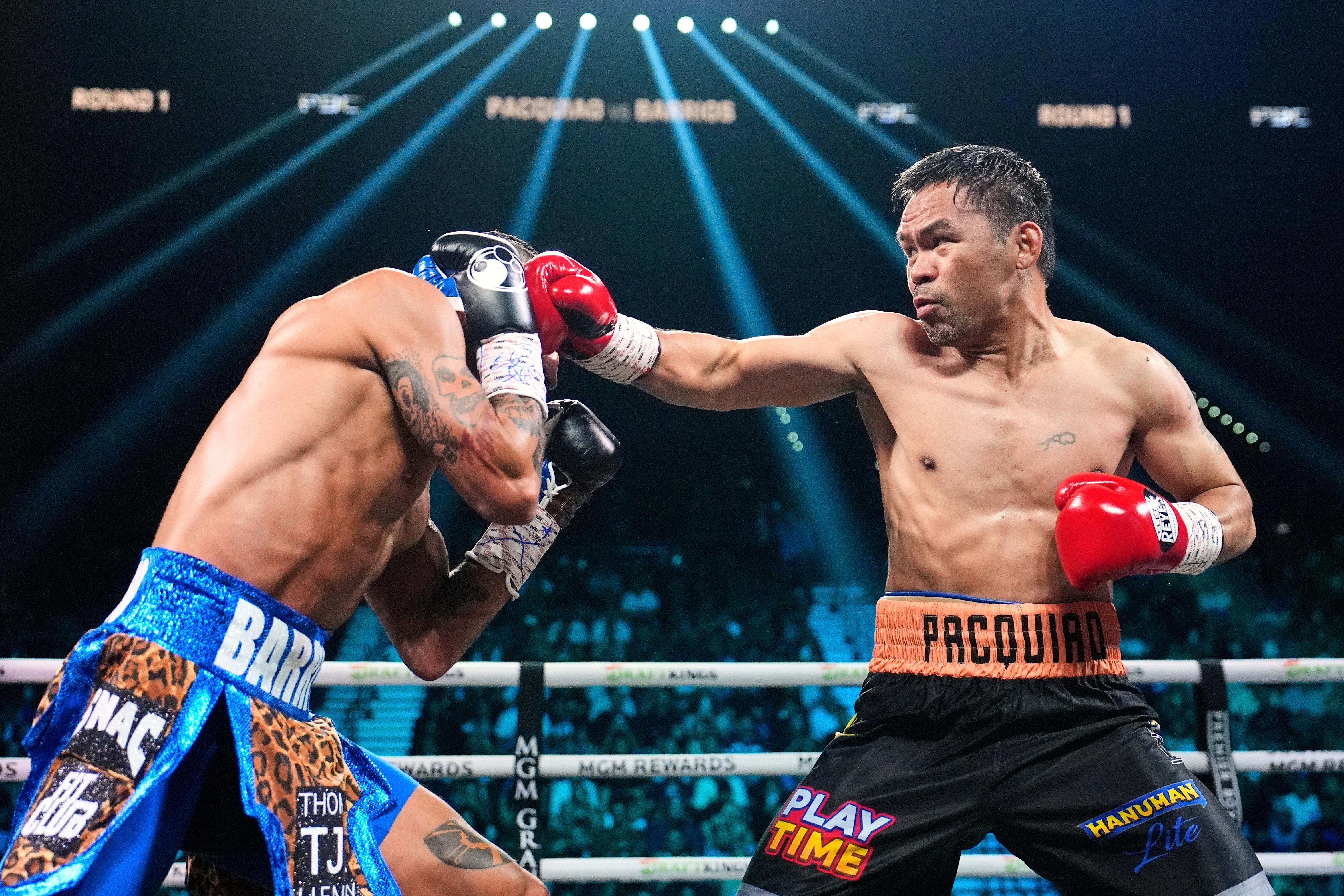 Manny Pacquiao lució las combinaciones que lo llevaron a ser una estrella del boxeo. (AP Photo/John Locher)