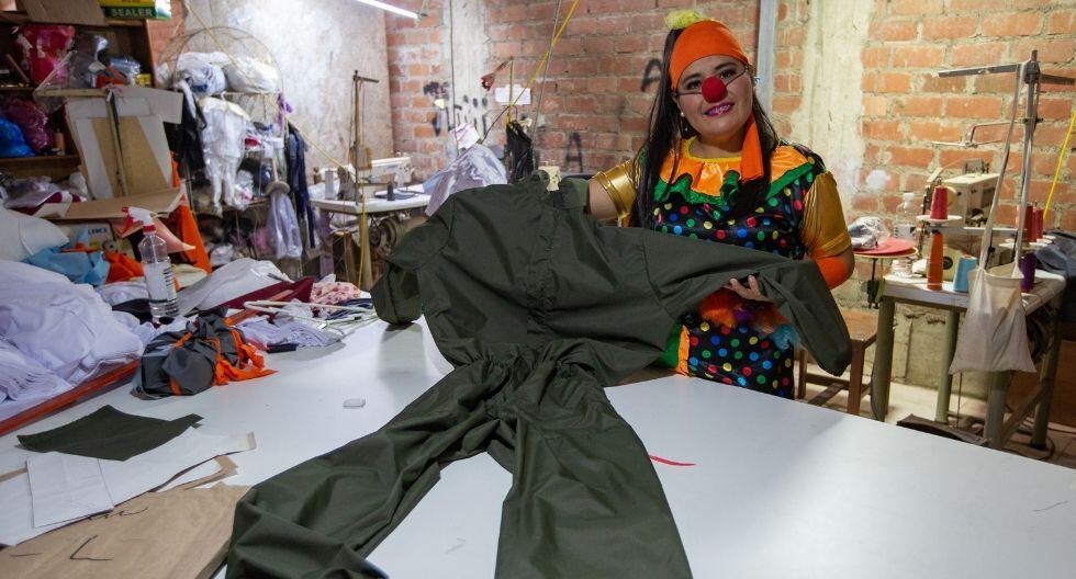 Madre de familia se quedó sin trabajo como costurera y se reinventó en plena pandemia. Foto: Fernando Sangama