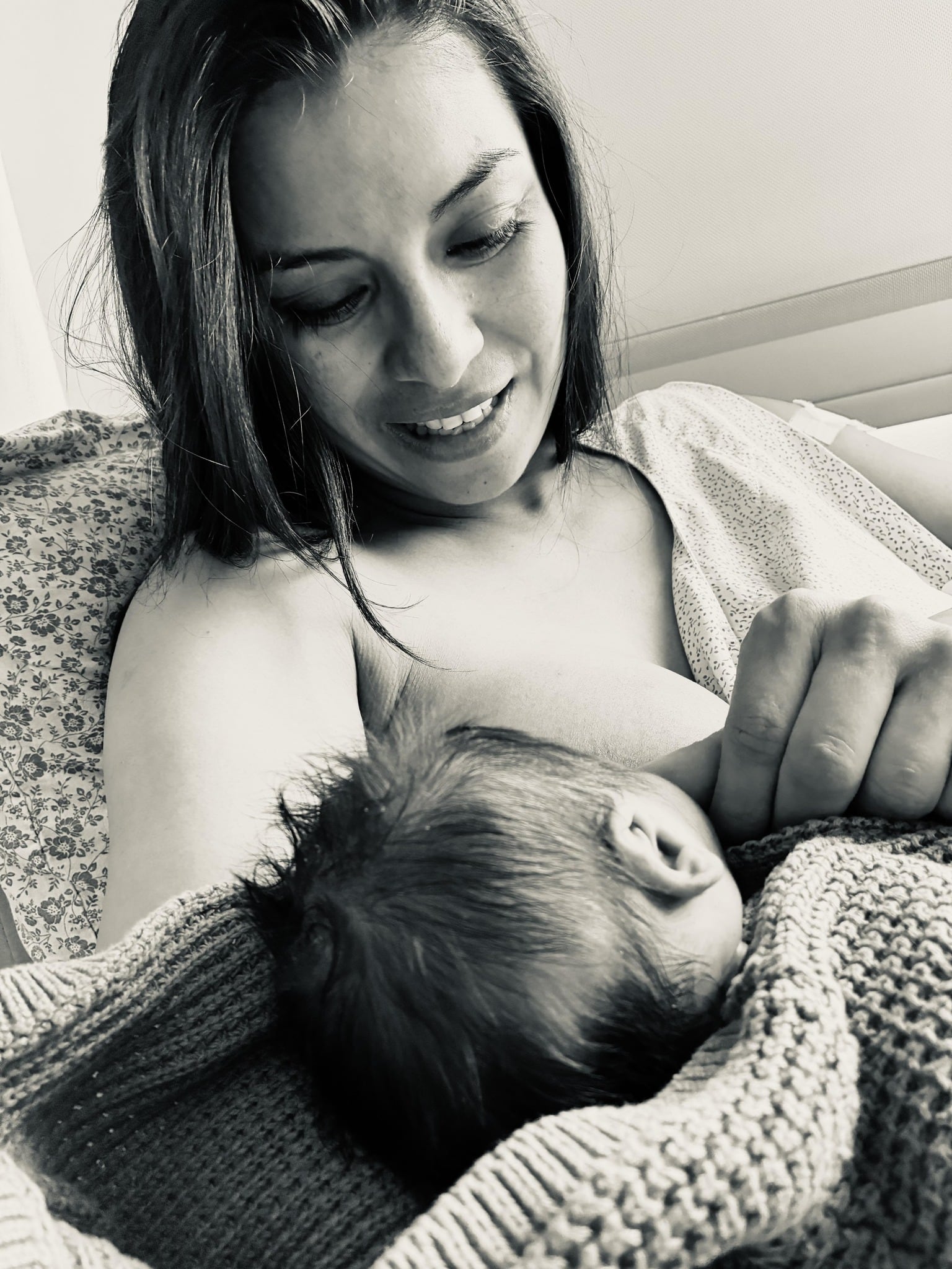 Orúe confiesa que la maternidad la convertido en una mujer más fuerte y valiente. Foto: Facebook Stephany Orúe.