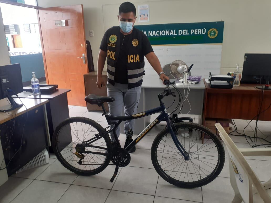 El exreo Junior Luis Antonio Jauregui Castañeda (30), ‘pollito pelao’, fue atrapado en una bicicleta que utilizaba para asaltar. (fotos: Mónica Rochabrum/Trome)