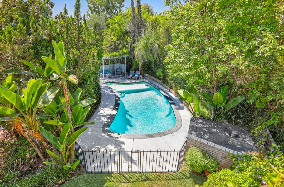 Landon no escatimó en gastos y construyó una enorme piscina en el verano de 1960 (Foto: Charmaine David)