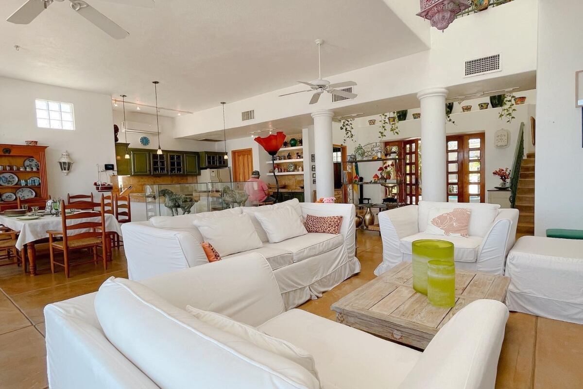 Interior de la mansión de Juan Gabriel en Sonora (Foto: KW Mexico)