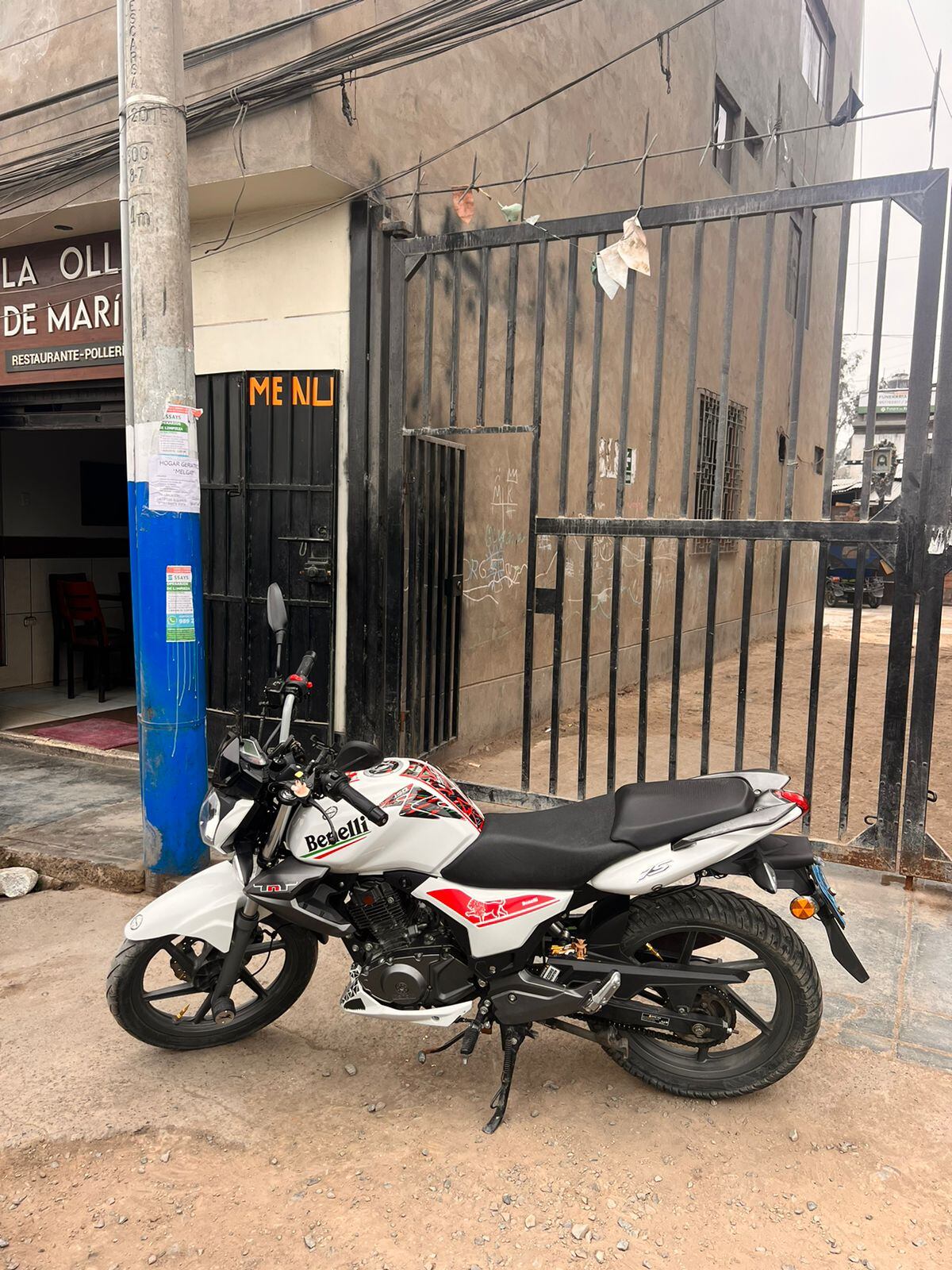 Moto lineal en la que el intervenido sea desplazaba. Decía que la utilizaba para reparto delivery pero la Policía asegura que era para los latrocinios.