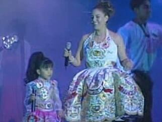 Killay y Dina juntas en el escenario por primera vez. Foto: Facebook Killay.