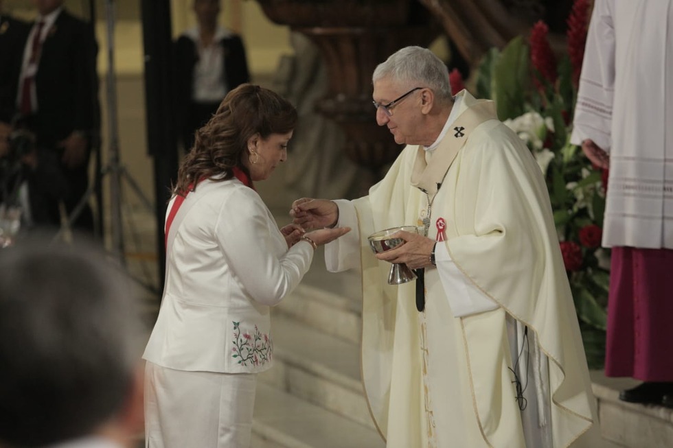 La presidenta Dina Boluarte dentro de la Catedral de Lima, durante el Te Deum. Foto: Anthony Niño de Guzmán/@photo.gec