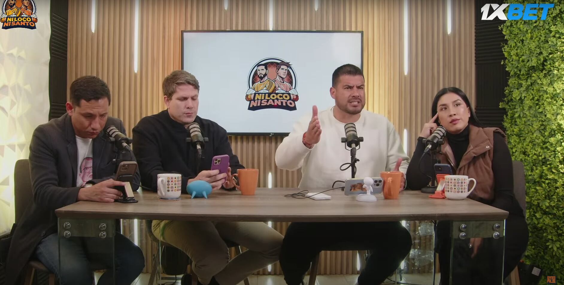 Conductor de TV se pelea en vivo con su compañero Erick Delgado.