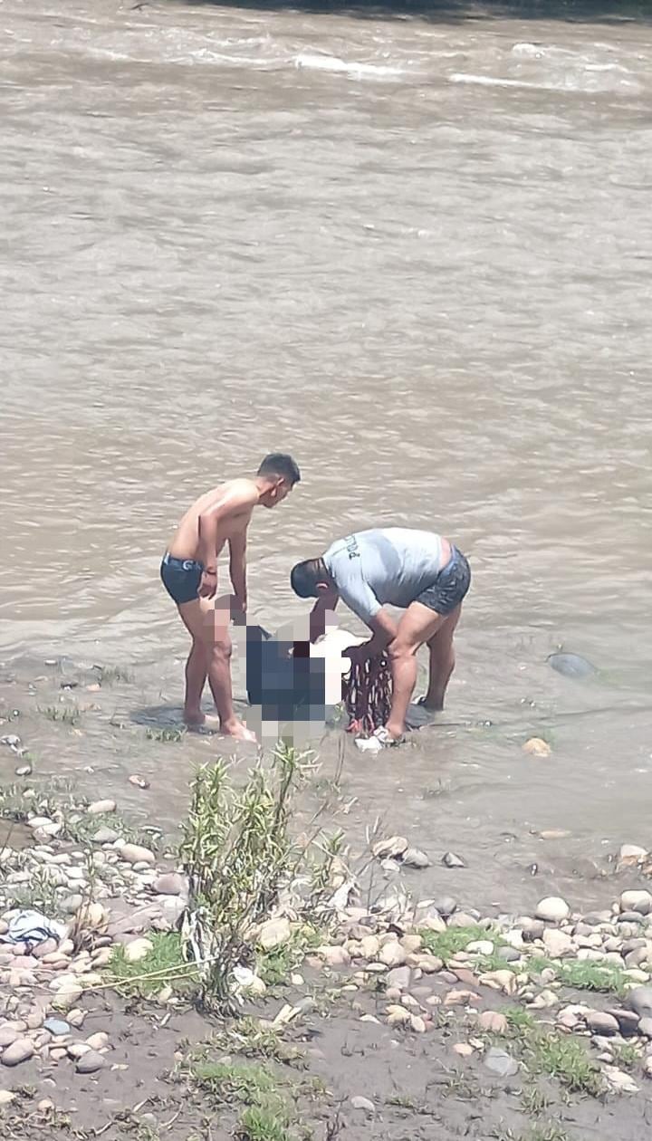 Tres cuerpos fueron rescatados por autoridades.