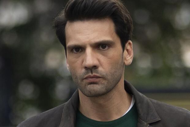 El actor Kaan Urgancıoğlu como Ilgaz en la telenovela turca "Secretos de familia" (Foto: Ay Yapım)